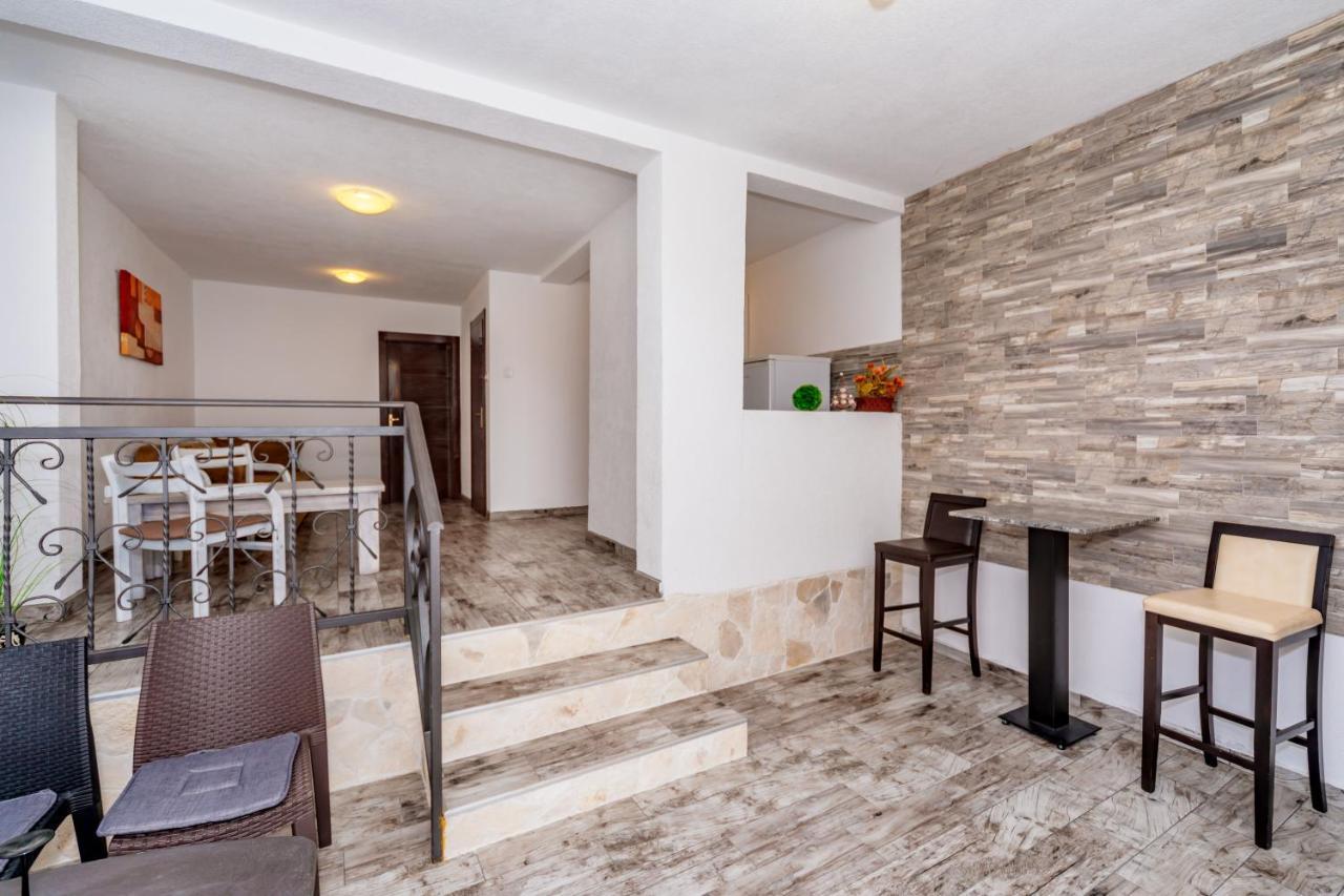 Apartmani Lira Sutomore Εξωτερικό φωτογραφία