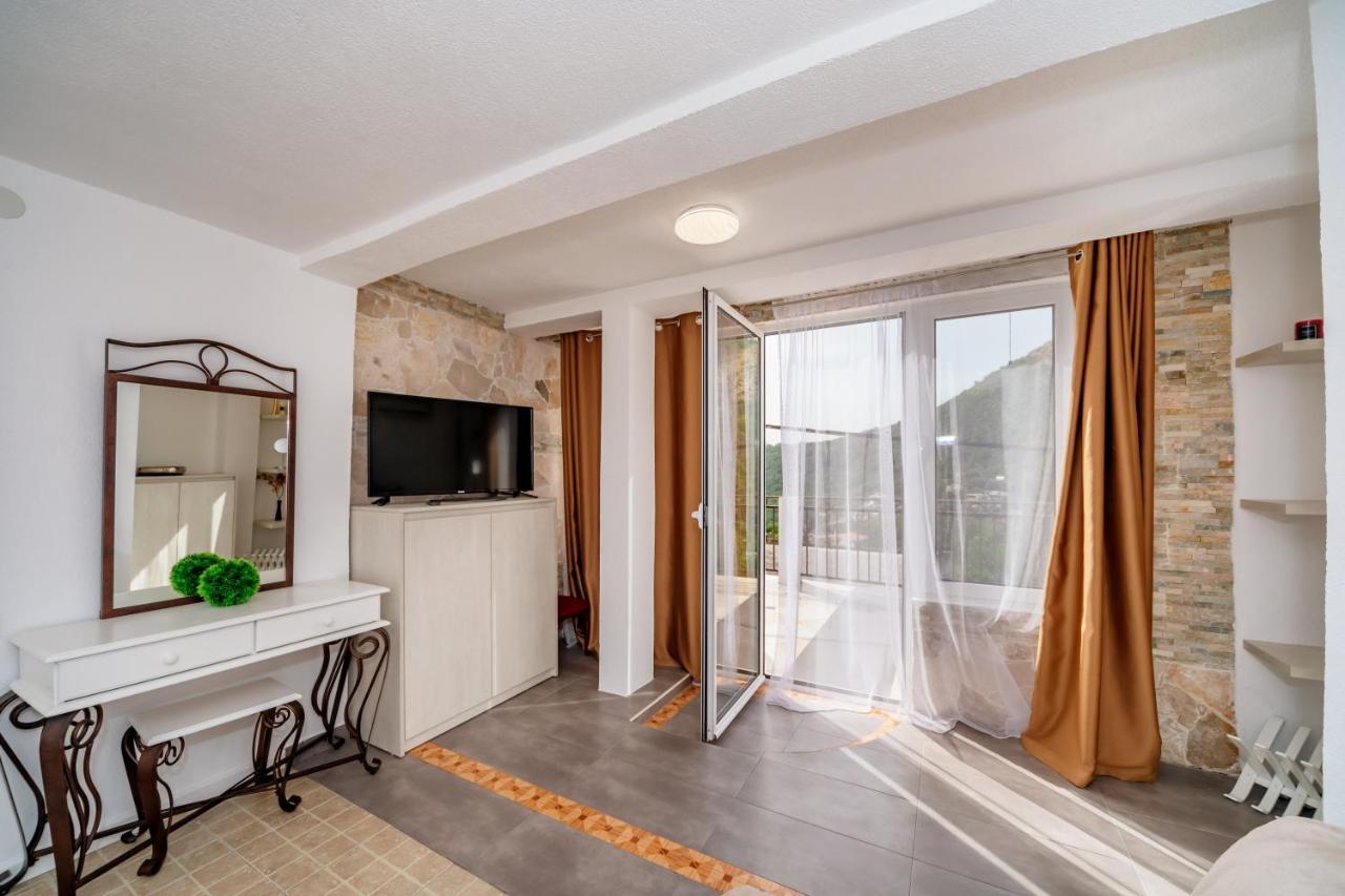 Apartmani Lira Sutomore Εξωτερικό φωτογραφία