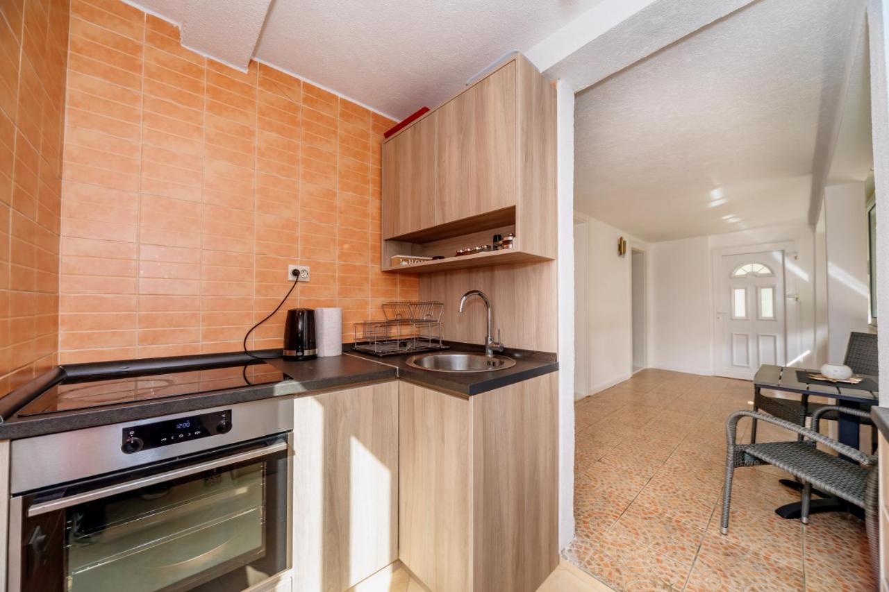 Apartmani Lira Sutomore Εξωτερικό φωτογραφία